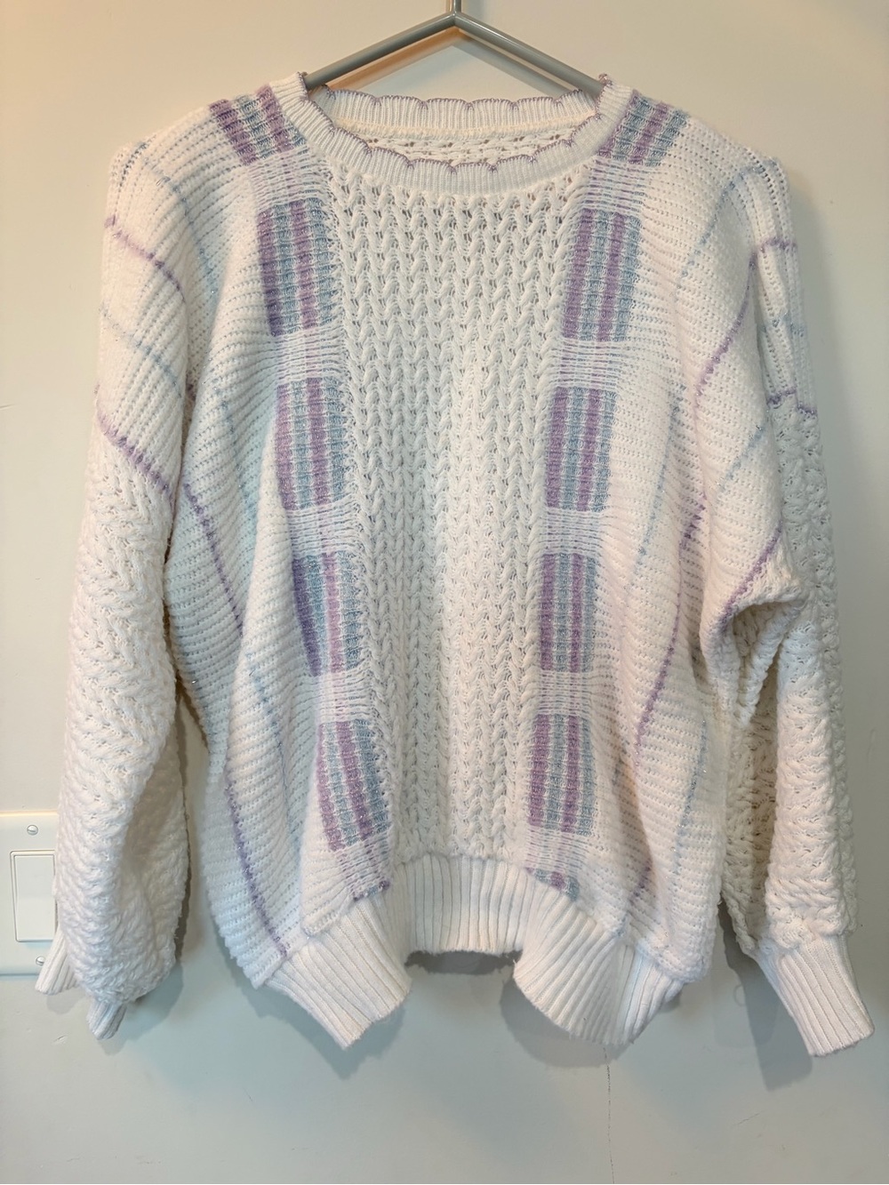 Adorable women’s vintage sweater